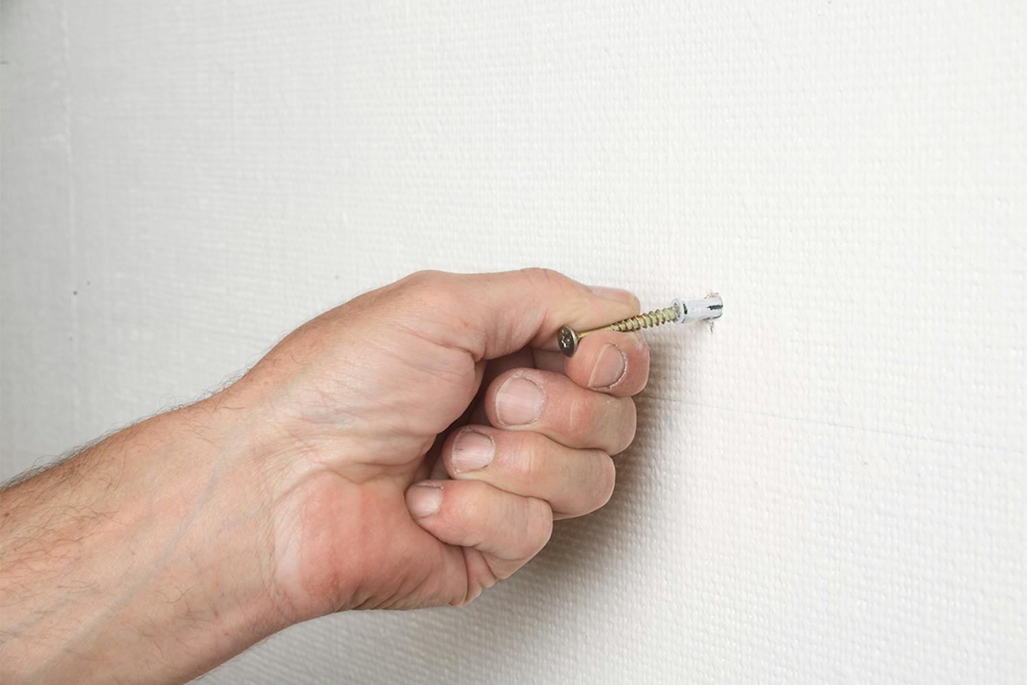 Murplugger ut av vegg Murplugger ut av vegg